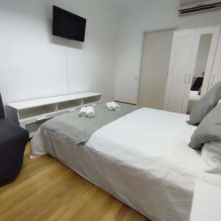 Theorynomad Al Republica Homestay *