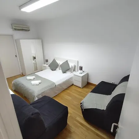 Theorynomad Al Republica Homestay *